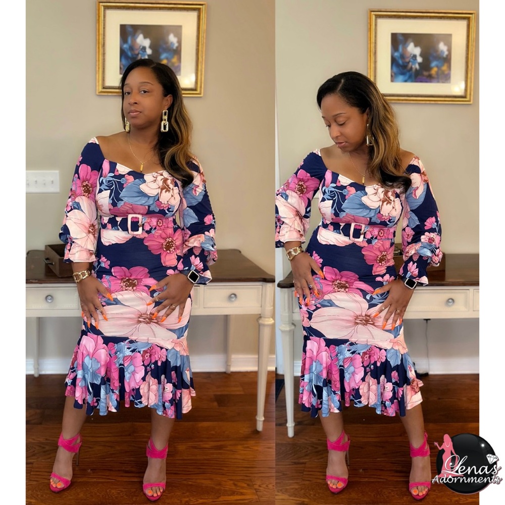 Sold out!! ‼️ Flower stretch dress ( Sells in my boutique)